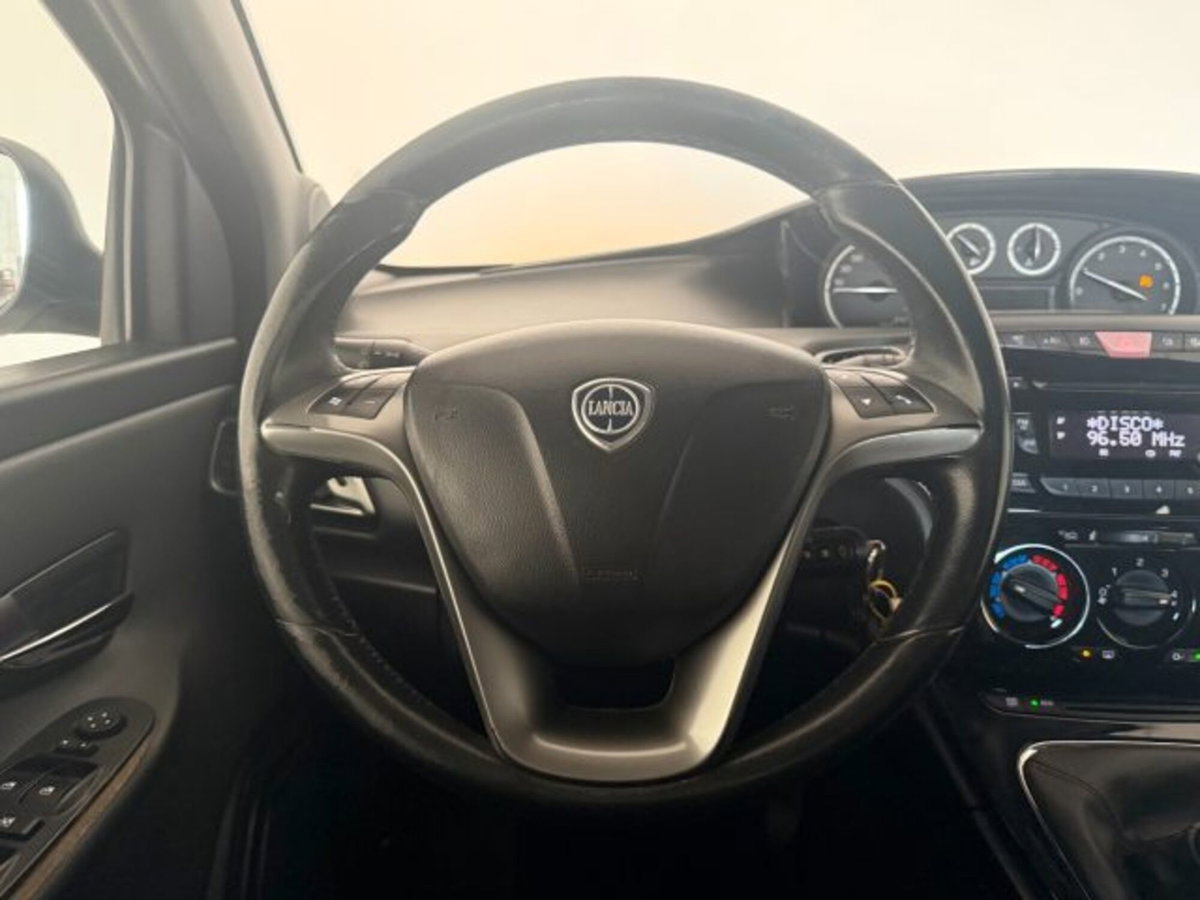 Lancia Ypsilon 0.9 TwinAir 85 CV 5 porte S&S Silver (10)