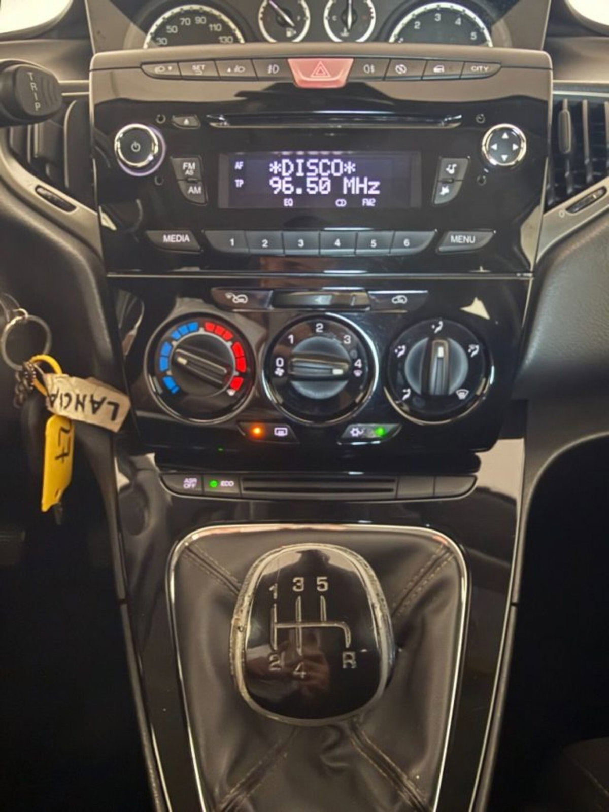 Lancia Ypsilon 0.9 TwinAir 85 CV 5 porte S&S Silver (12)