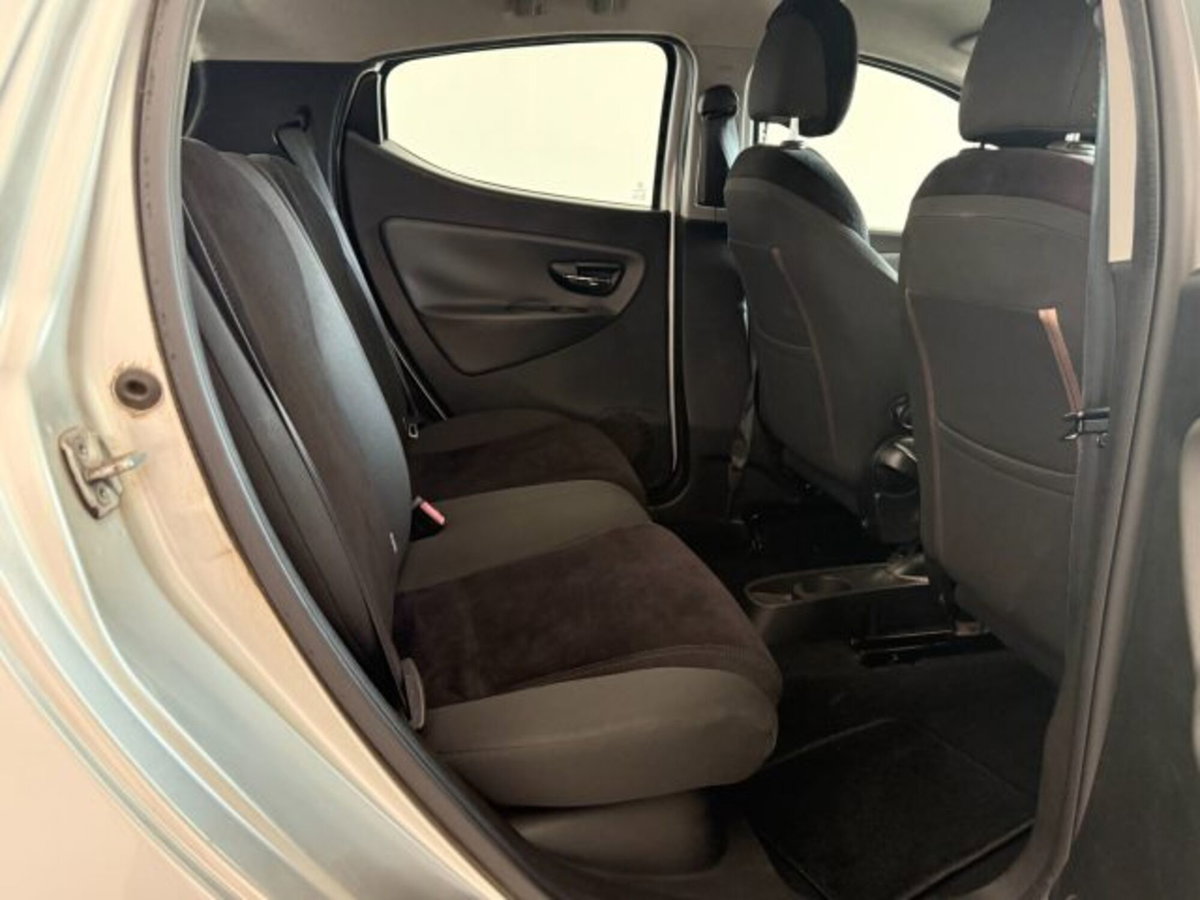 Lancia Ypsilon 0.9 TwinAir 85 CV 5 porte S&S Silver (16)