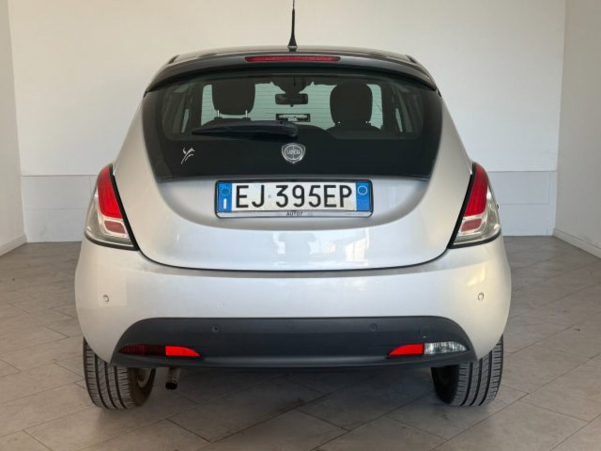 Lancia Ypsilon 0.9 TwinAir 85 CV 5 porte S&S Silver (6)