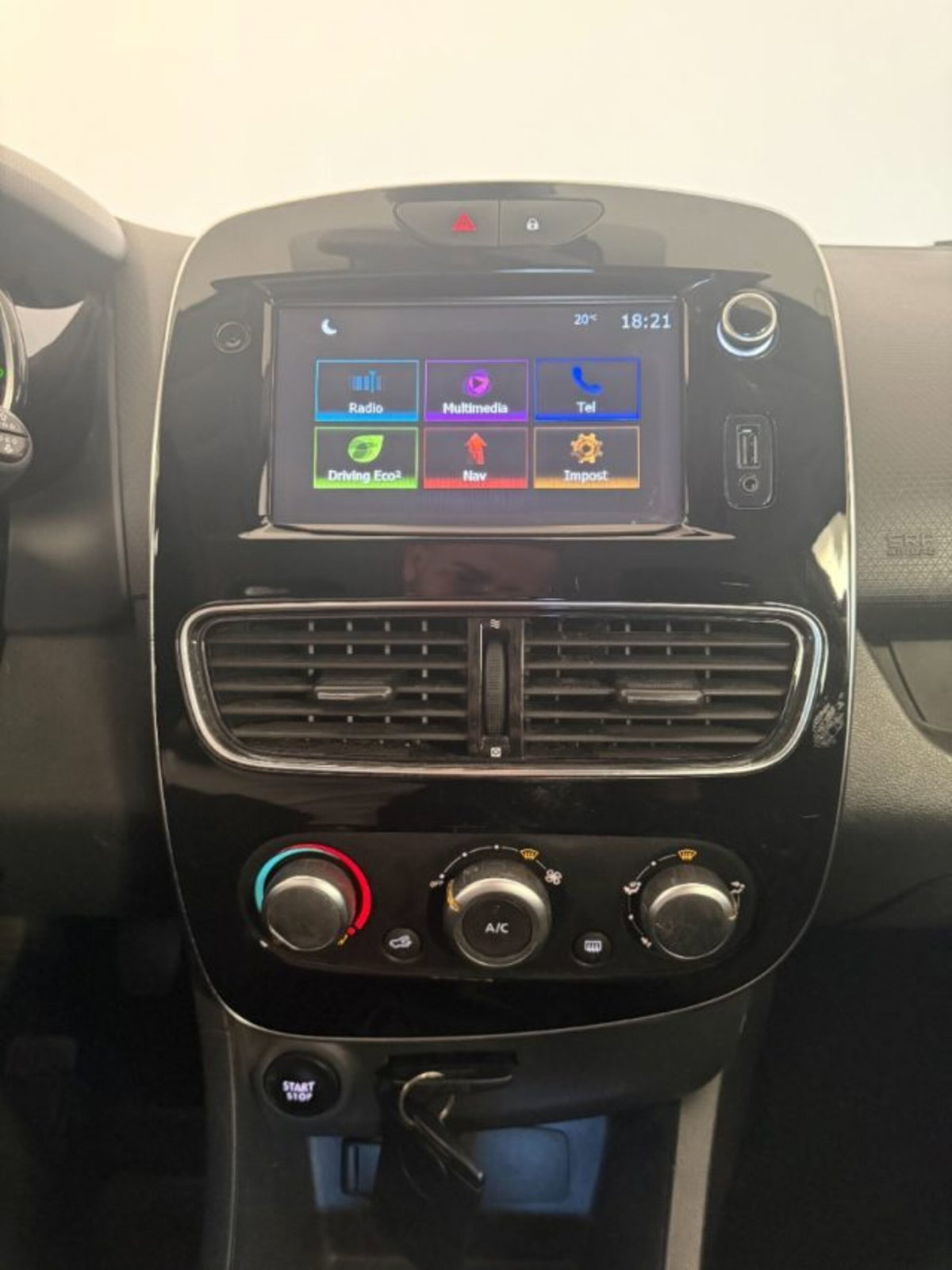 Renault Clio 1.2 75 CV 5 porte Duel (12)