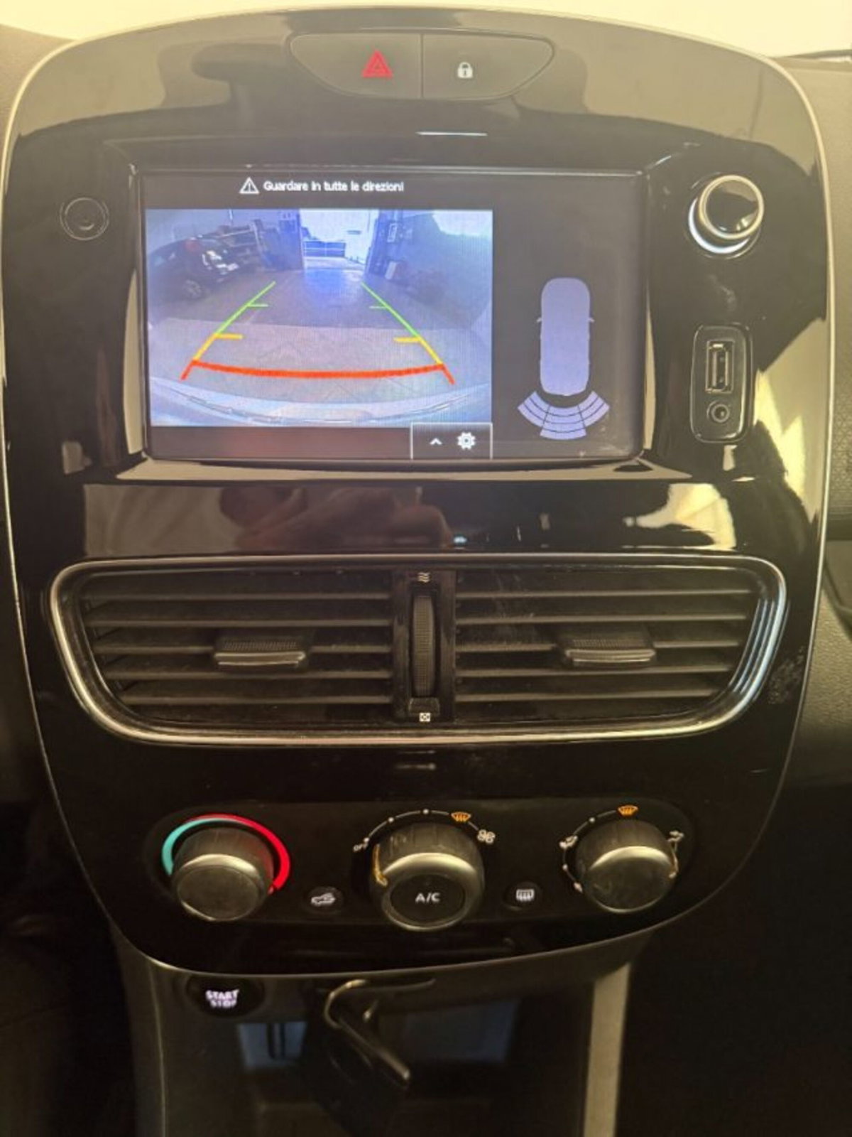 Renault Clio 1.2 75 CV 5 porte Duel (13)