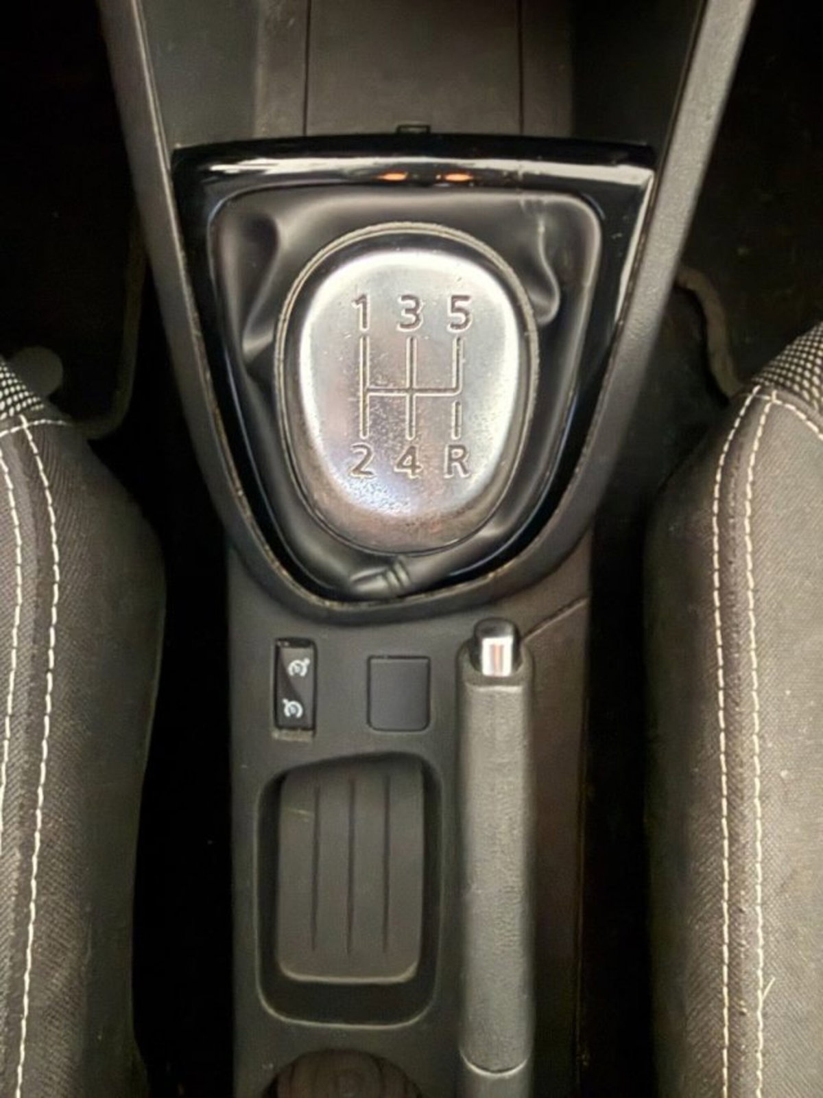 Renault Clio 1.2 75 CV 5 porte Duel (17)