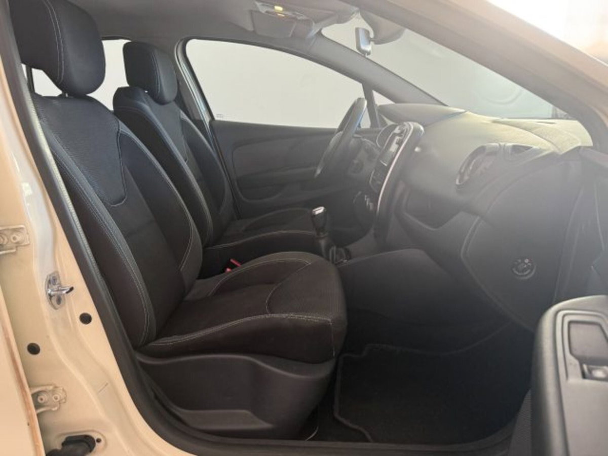 Renault Clio 1.2 75 CV 5 porte Duel (19)