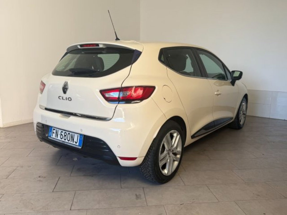 Renault Clio 1.2 75 CV 5 porte Duel (4)