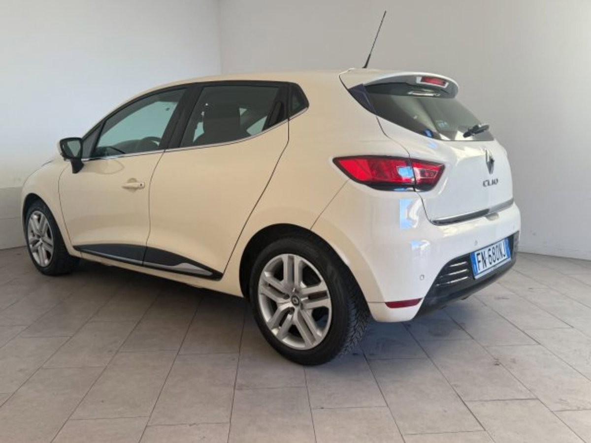 Renault Clio 1.2 75 CV 5 porte Duel (5)