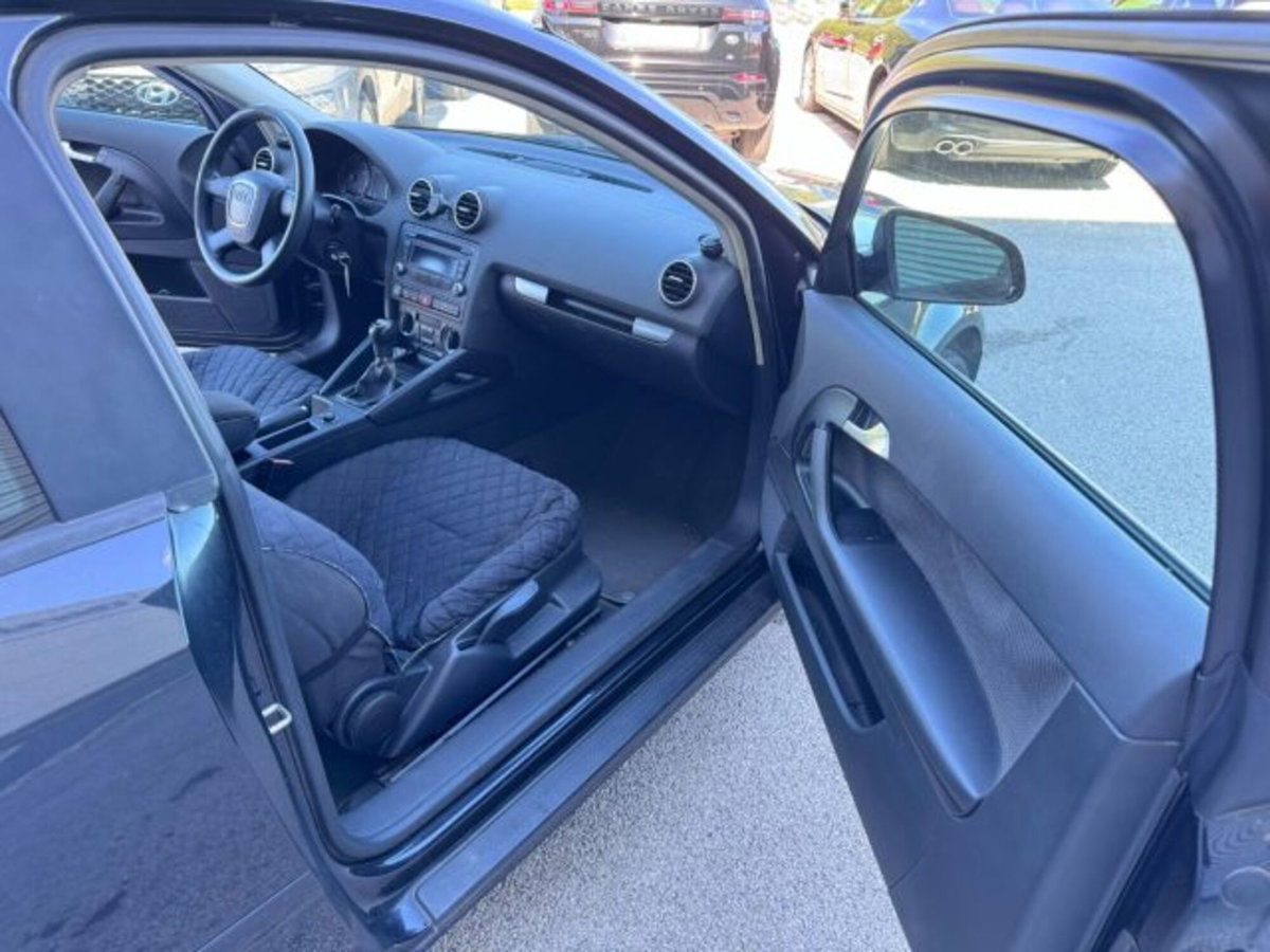 Audi A3 1.6 Attraction (16)