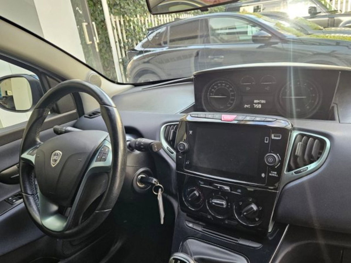 Lancia Ypsilon 1.0 FireFly 5 porte S&S Hybrid Gold Plus (11)