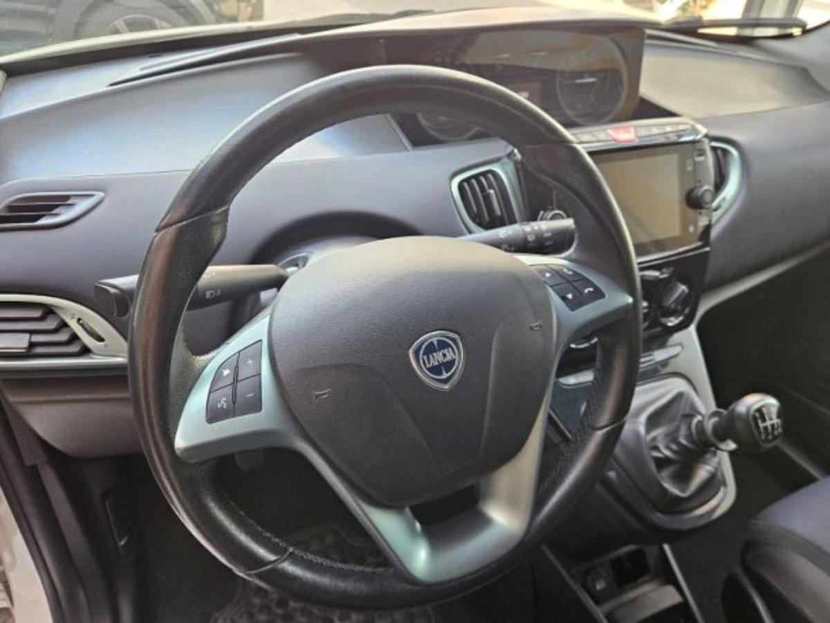 Lancia Ypsilon 1.0 FireFly 5 porte S&S Hybrid Gold Plus (16)