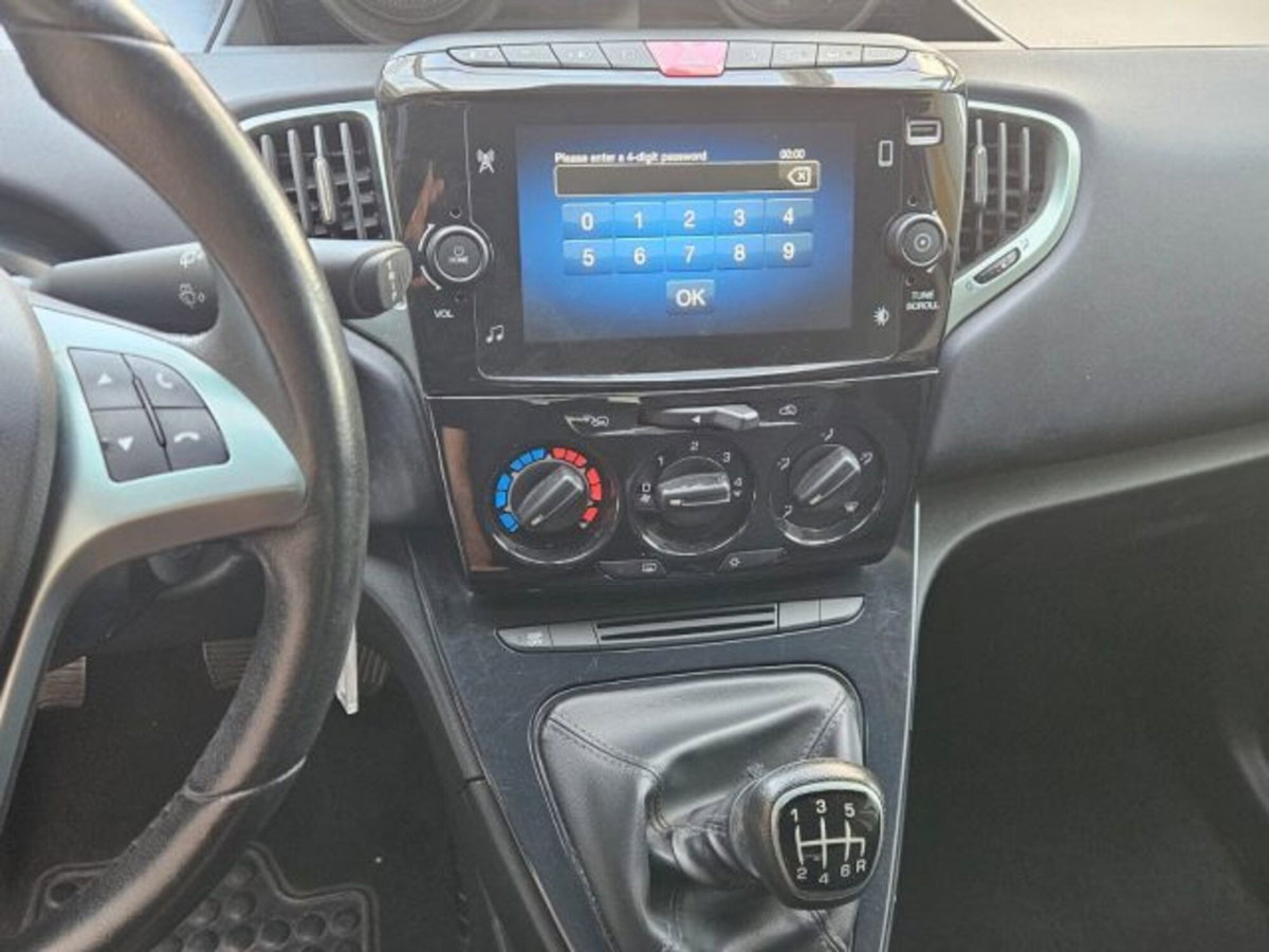 Lancia Ypsilon 1.0 FireFly 5 porte S&S Hybrid Gold Plus (17)