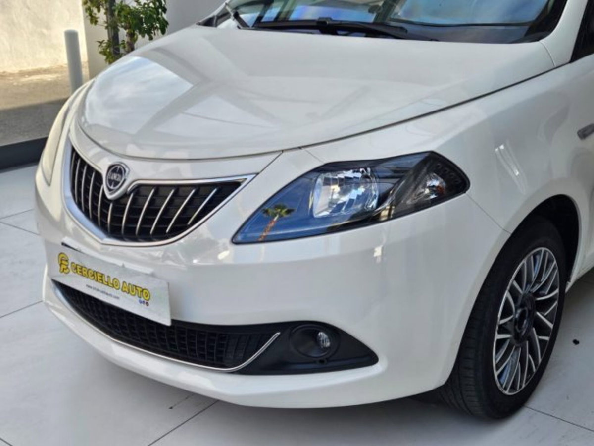 Lancia Ypsilon 1.0 FireFly 5 porte S&S Hybrid Gold Plus (2)