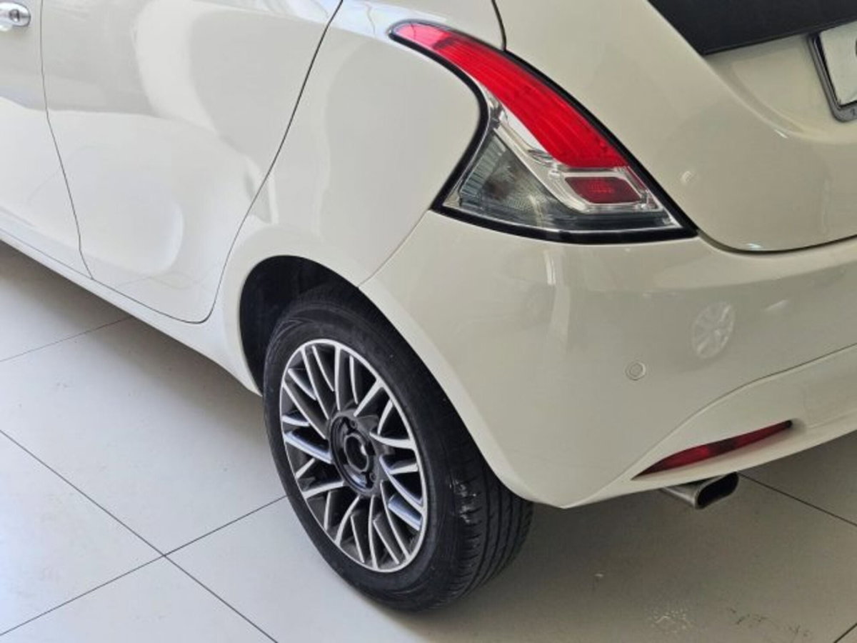 Lancia Ypsilon 1.0 FireFly 5 porte S&S Hybrid Gold Plus (7)