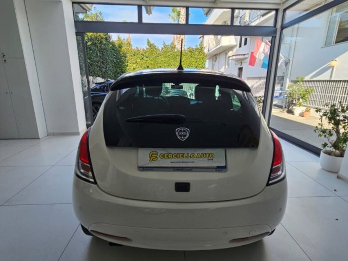 Lancia Ypsilon 1.0 FireFly 5 porte S&S Hybrid Gold Plus (8)
