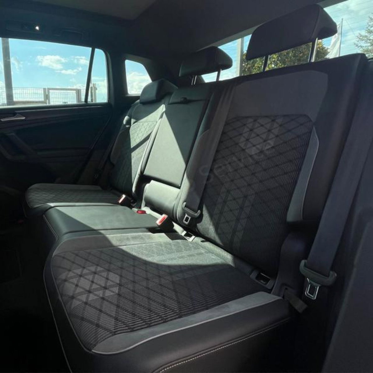 Volkswagen Tiguan Allspace 2.0 TDI SCR DSG 4MOTION R-Line (8)