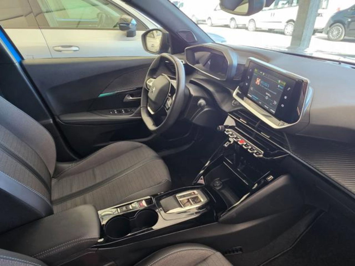 Peugeot 2008 motore elettrico 136 CV Allure Pack (9)