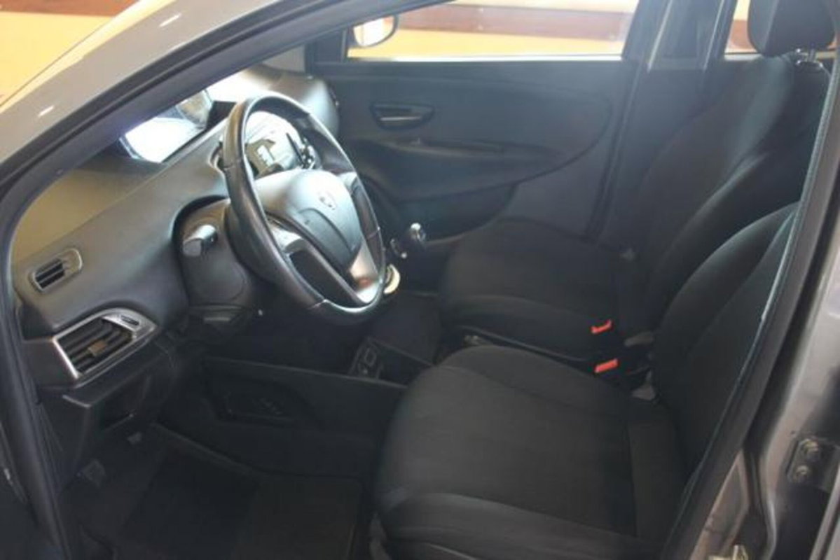 Lancia Ypsilon 1.2 69 CV 5 porte GPL Gold Plus (5)