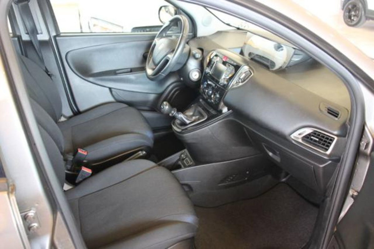 Lancia Ypsilon 1.2 69 CV 5 porte GPL Gold Plus (6)
