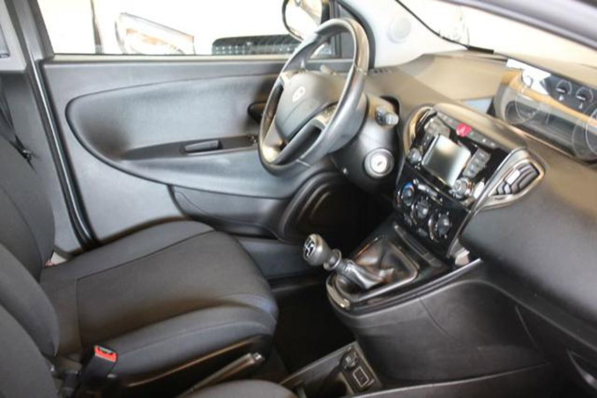 Lancia Ypsilon 1.2 69 CV 5 porte GPL Gold Plus (7)