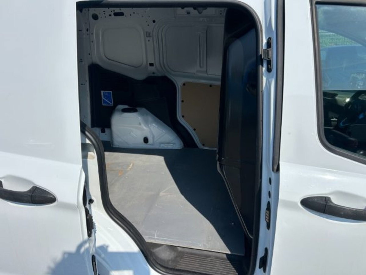 Ford Transit Courier 1.5 TDCi 100CV  Titanium (14)