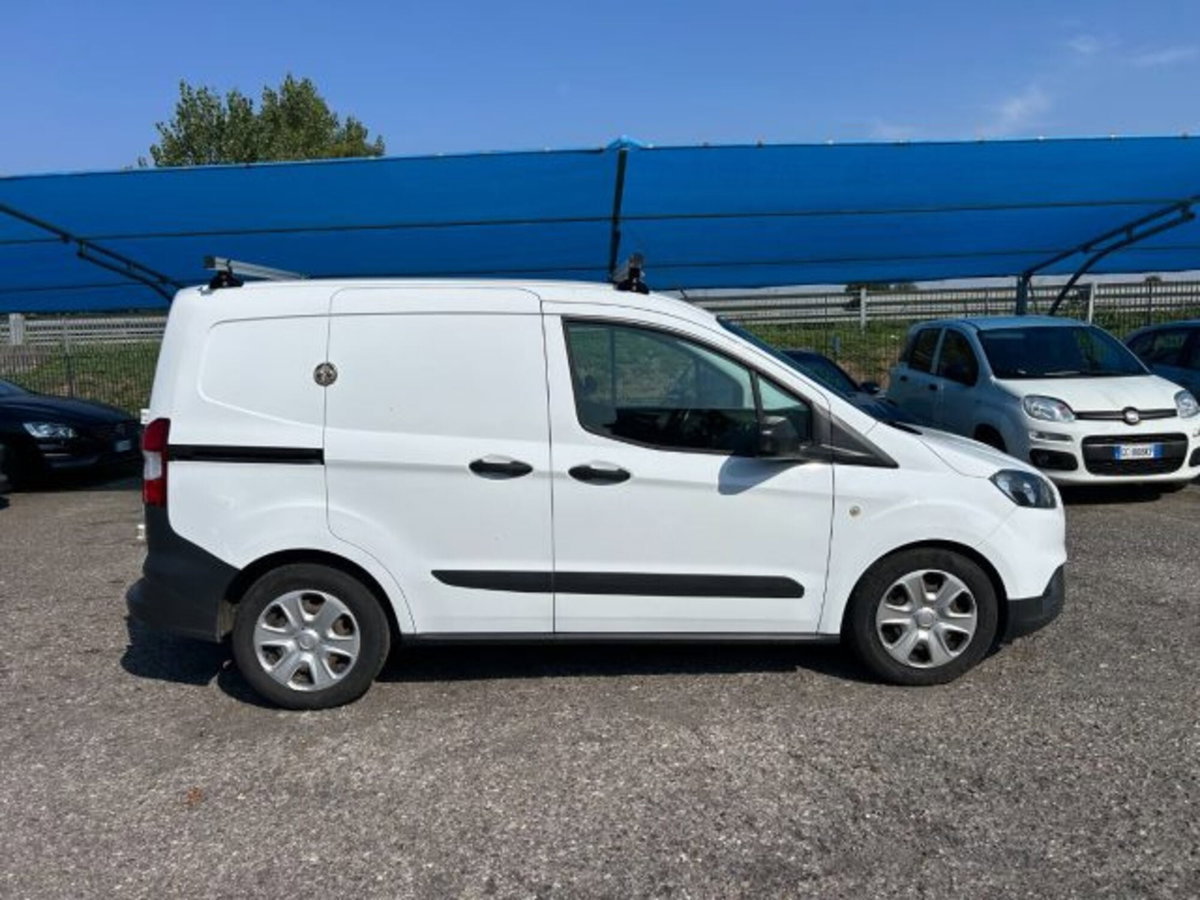 Ford Transit Courier 1.5 TDCi 100CV  Titanium (3)