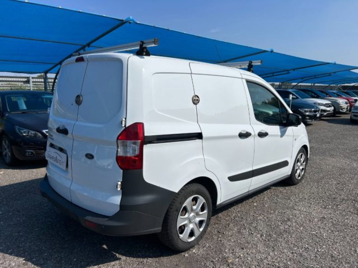 Ford Transit Courier 1.5 TDCi 100CV  Titanium (4)
