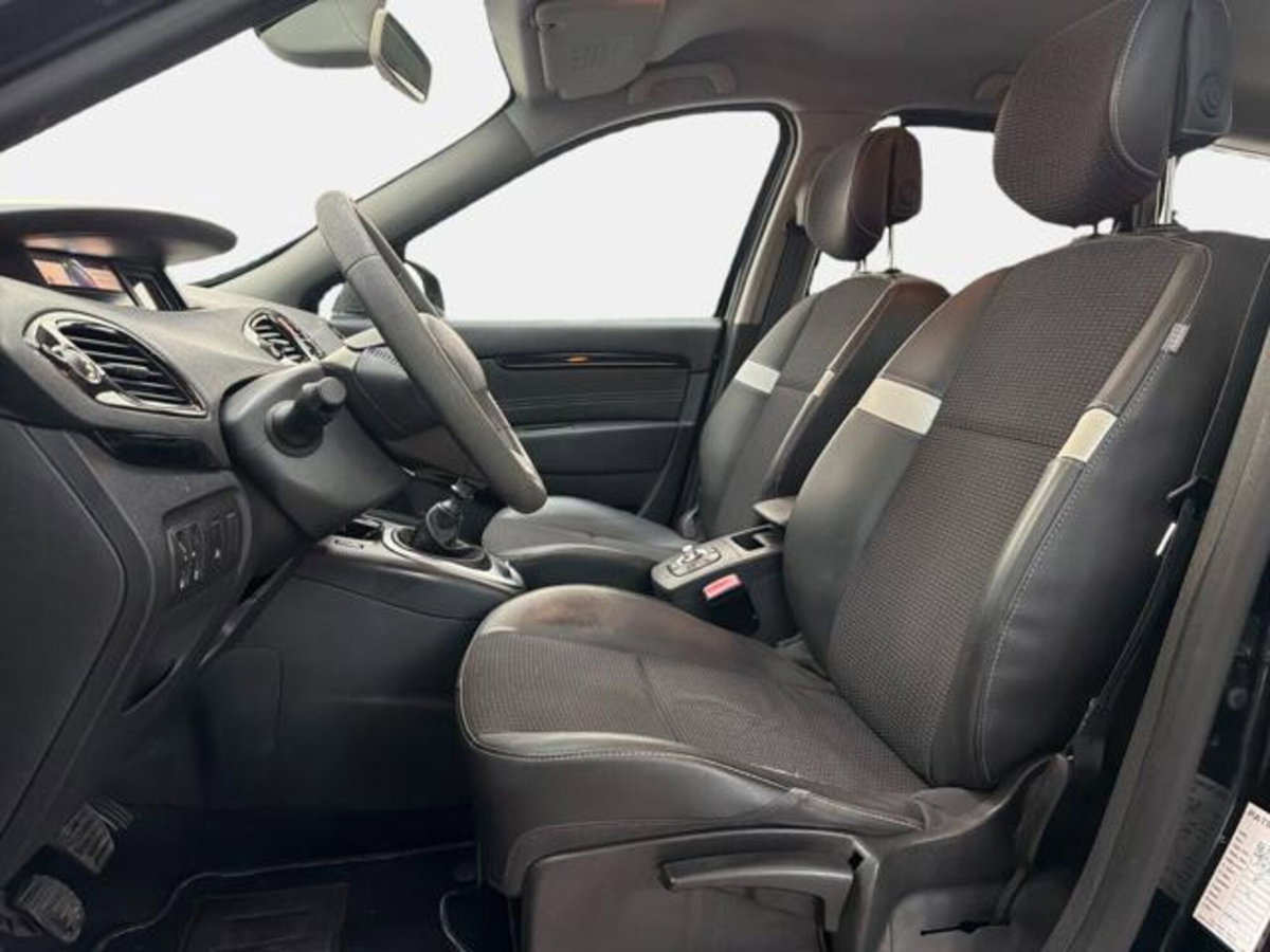 Renault Scenic E-Tech Electric 1.5 dCi 110CV Luxe (12)