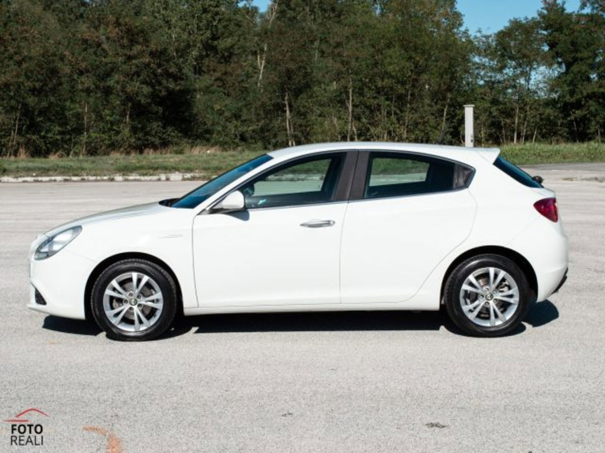 Alfa Romeo Giulietta 1.6 JTDm-2 Giulietta (19)