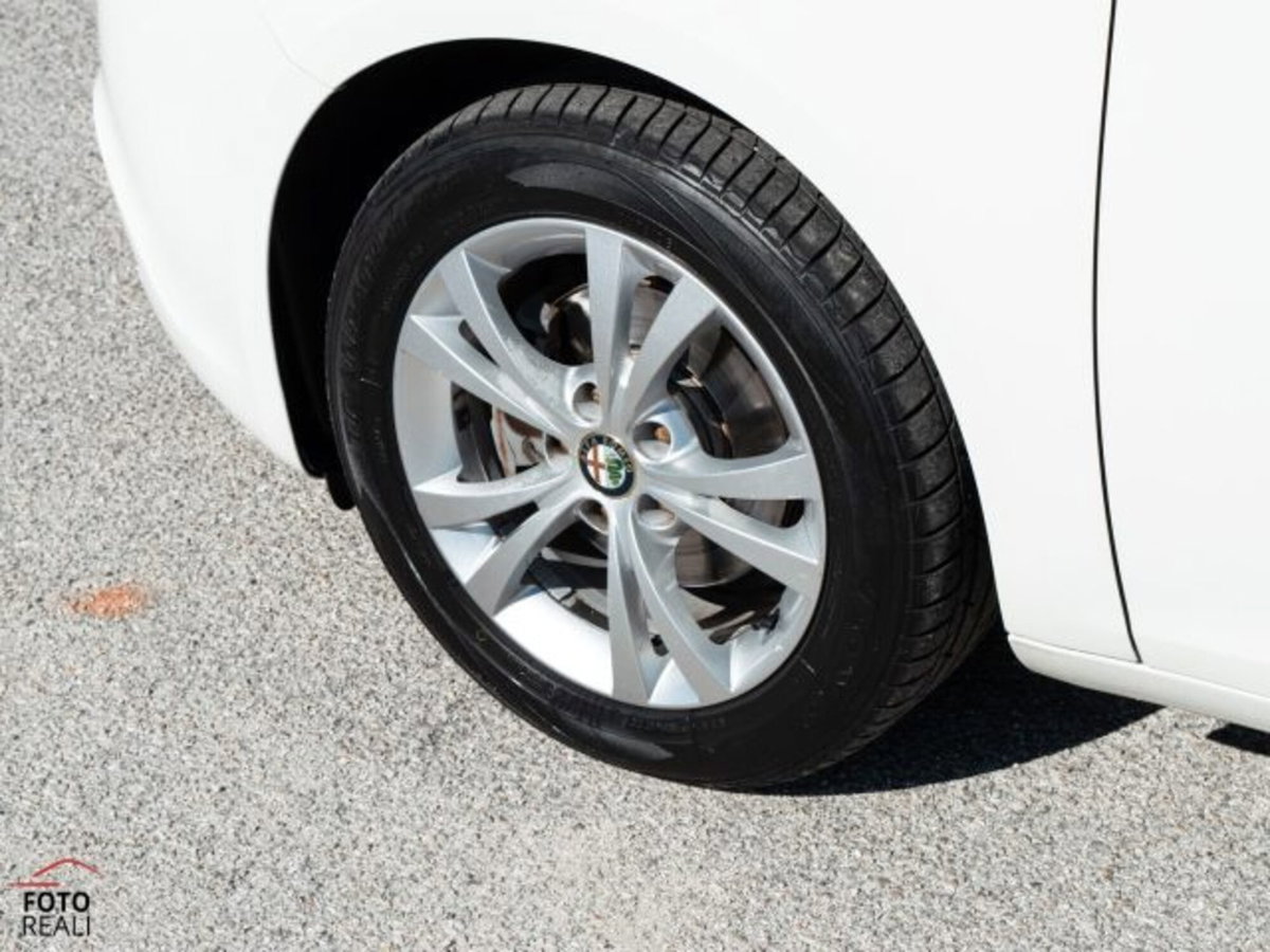 Alfa Romeo Giulietta 1.6 JTDm-2 Giulietta (20)