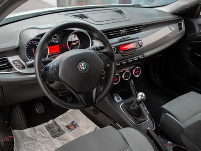 Alfa Romeo Giulietta 1.6 JTDm-2 Giulietta (8)