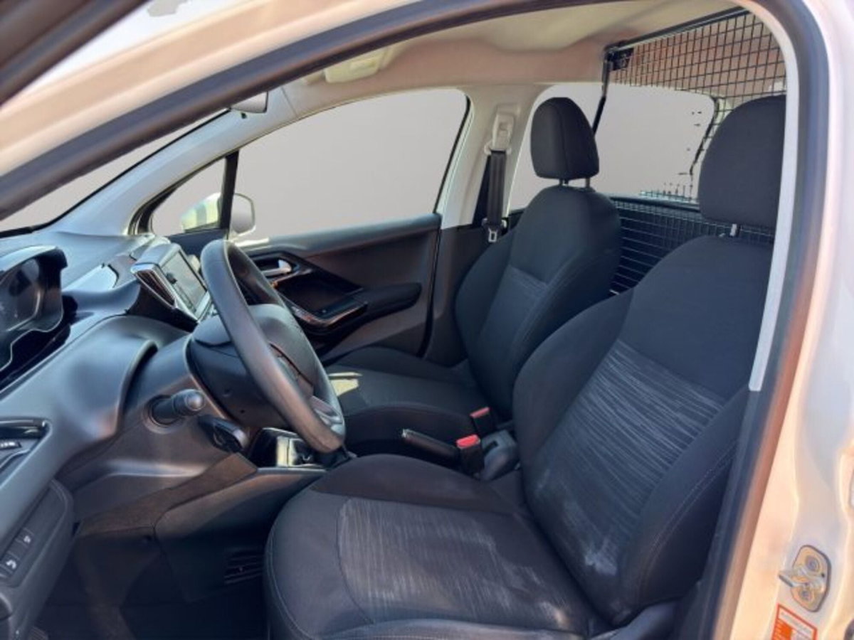 Peugeot 208 100 S&S 5 porte Van Active (7)