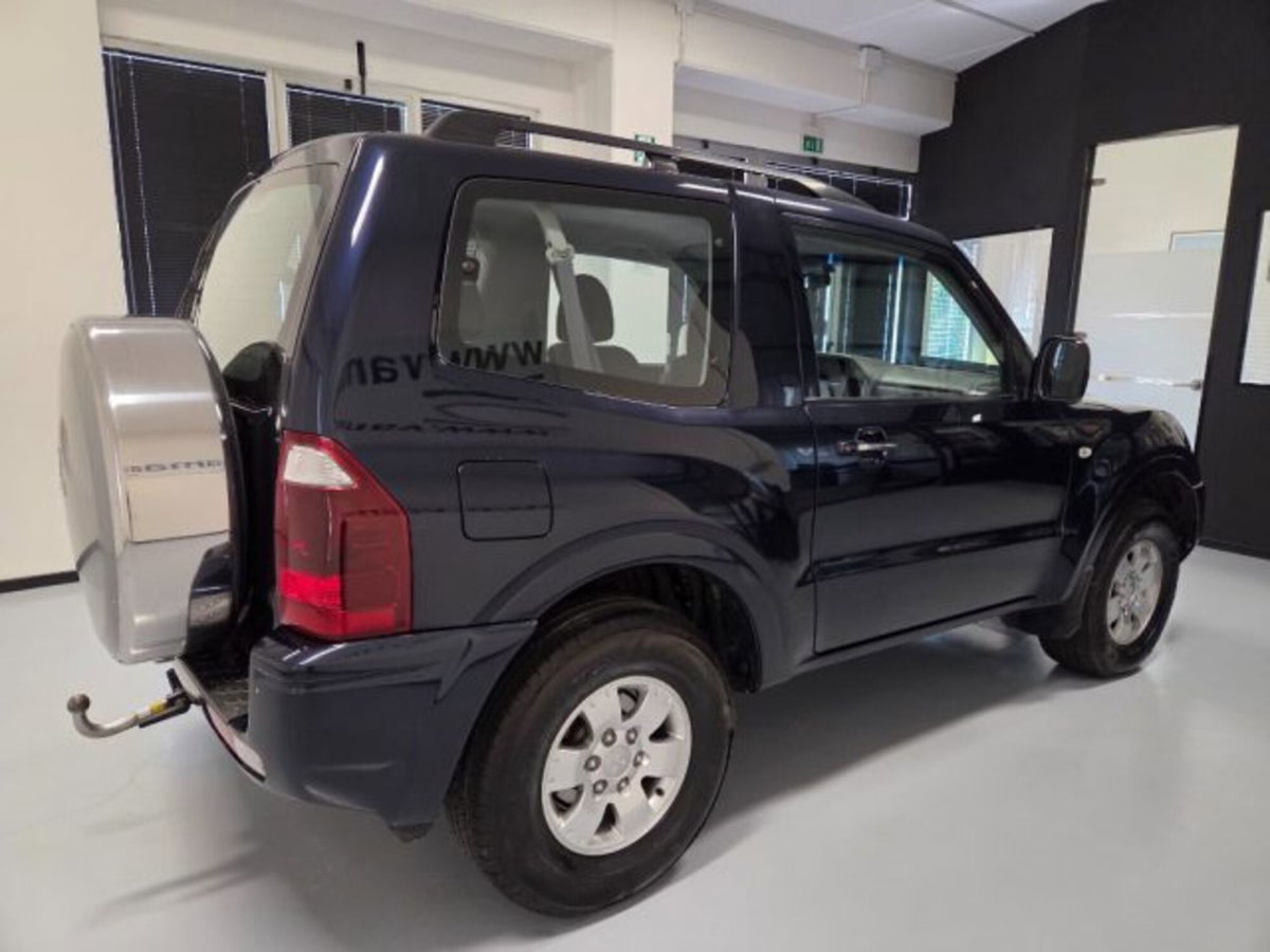 Mitsubishi Pajero 2.5 TDI 3p. GL (4)
