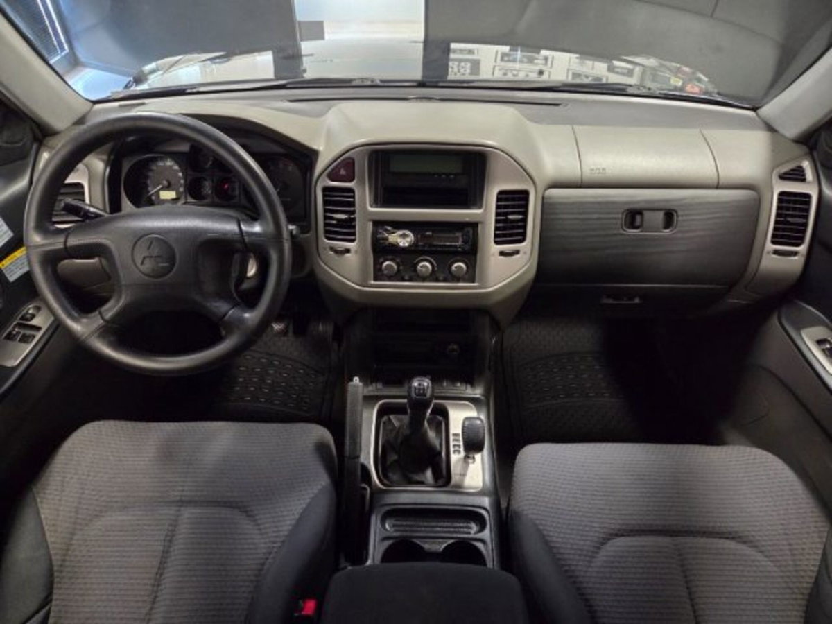 Mitsubishi Pajero 2.5 TDI 3p. GL (9)