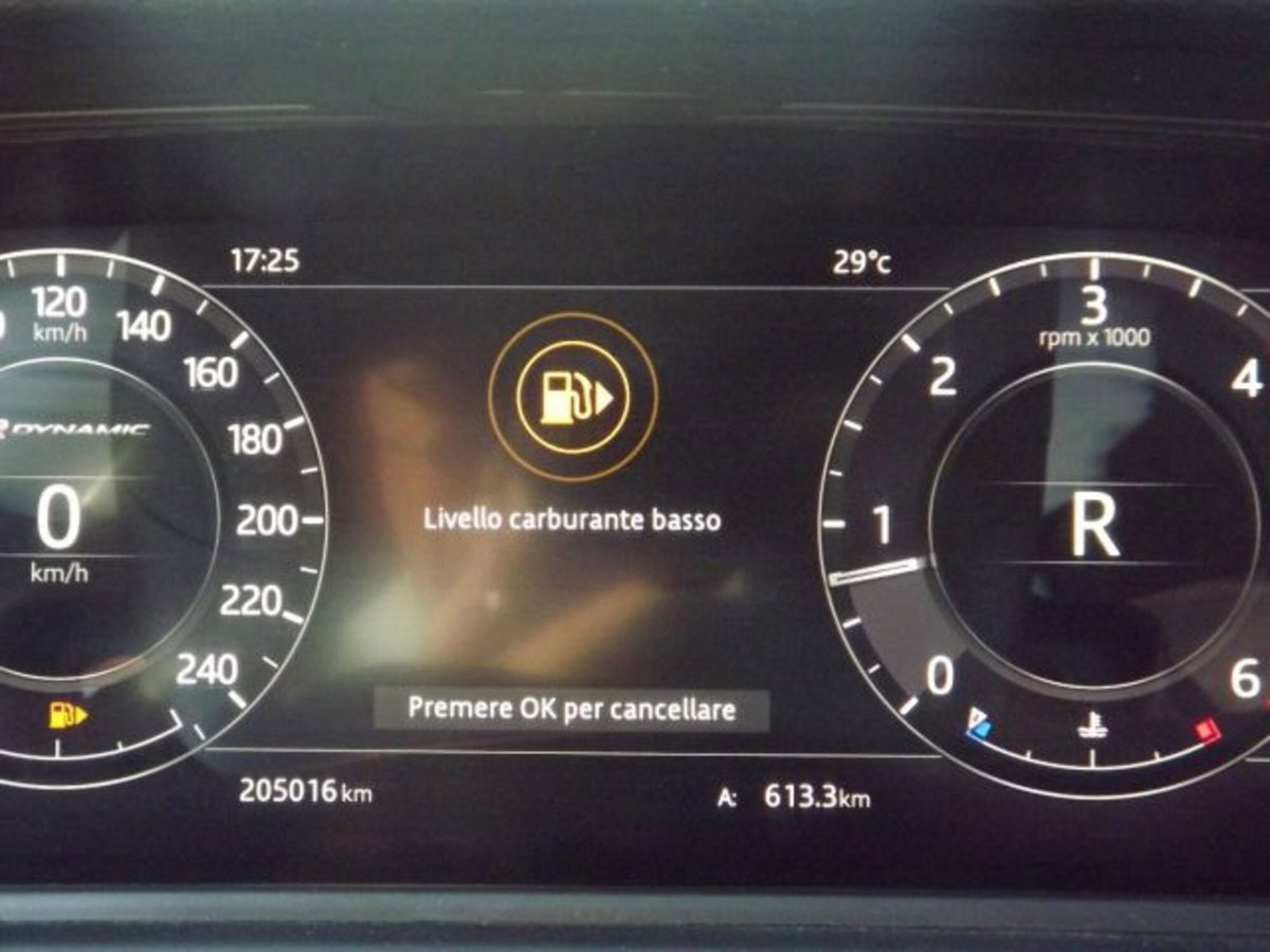 Land Rover Range Rover Velar 2.0D I4 240 CV (12)