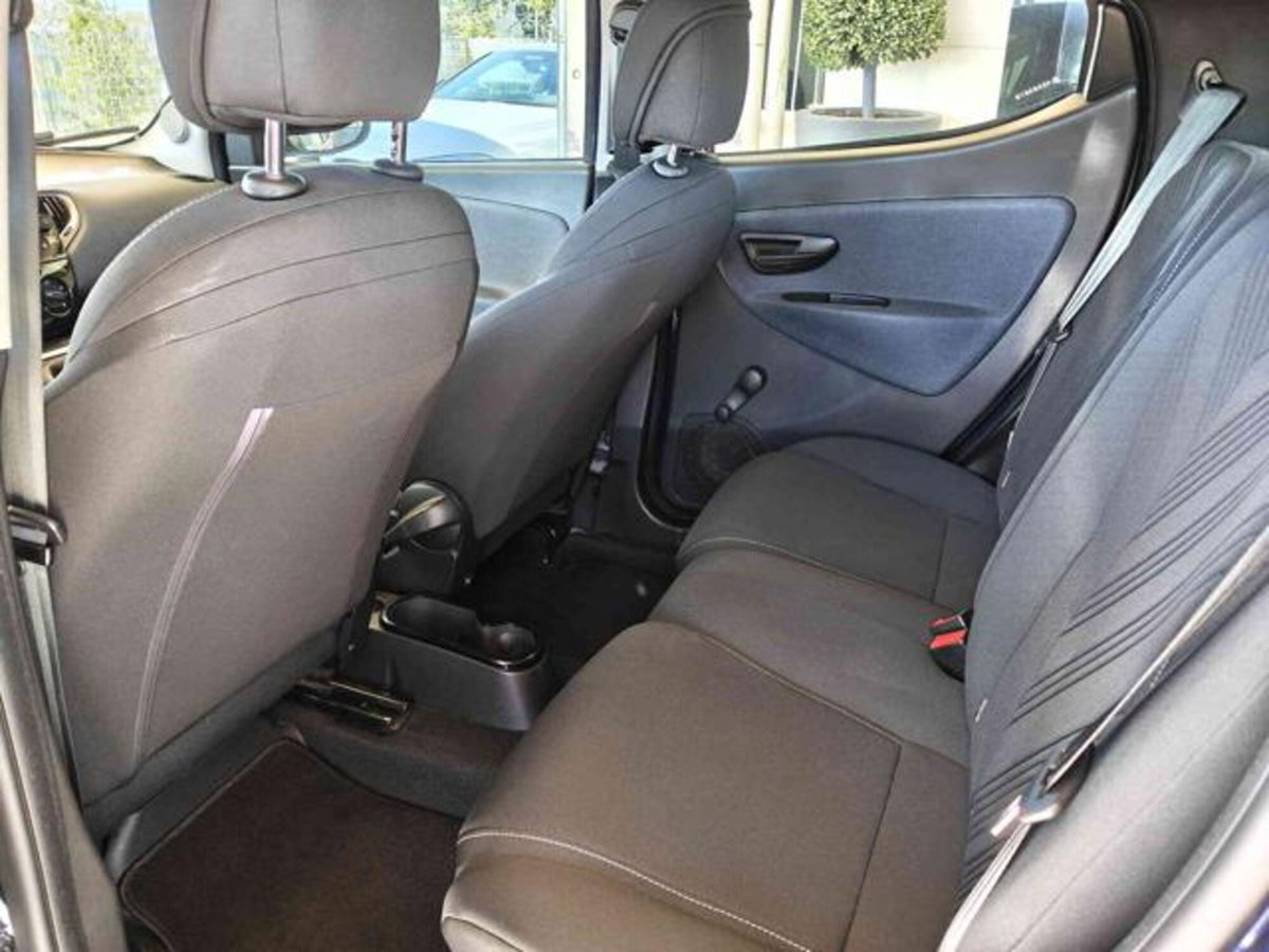 Lancia Ypsilon 1.0 FireFly 5 porte S&S Hybrid Ecochic Gold (14)