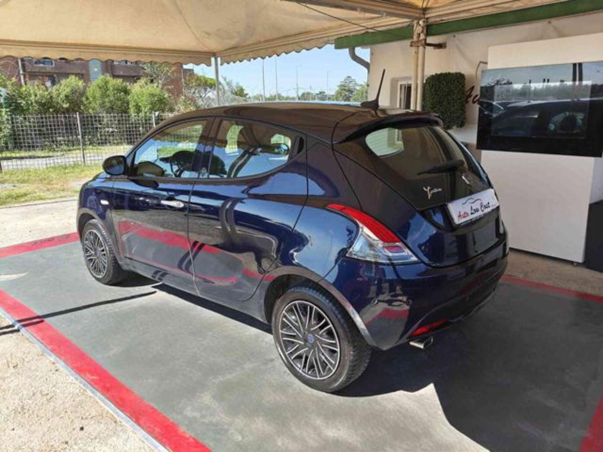 Lancia Ypsilon 1.0 FireFly 5 porte S&S Hybrid Ecochic Gold (4)