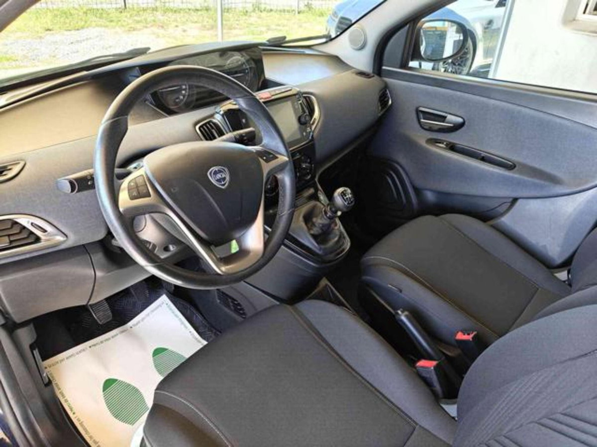 Lancia Ypsilon 1.0 FireFly 5 porte S&S Hybrid Ecochic Gold (8)