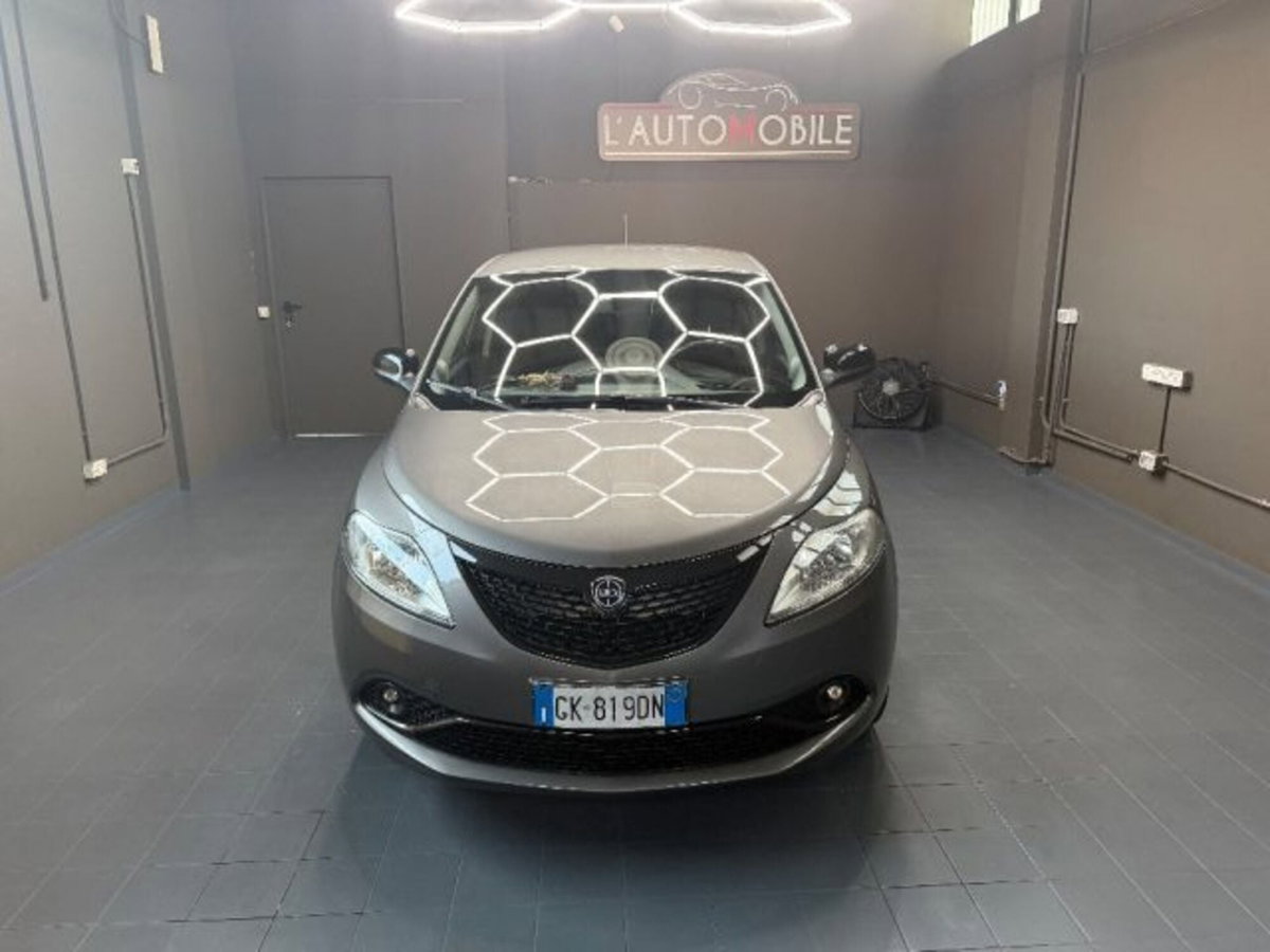 Lancia Ypsilon 1.0 FireFly 5 porte S&S Hybrid Gold Plus (2)