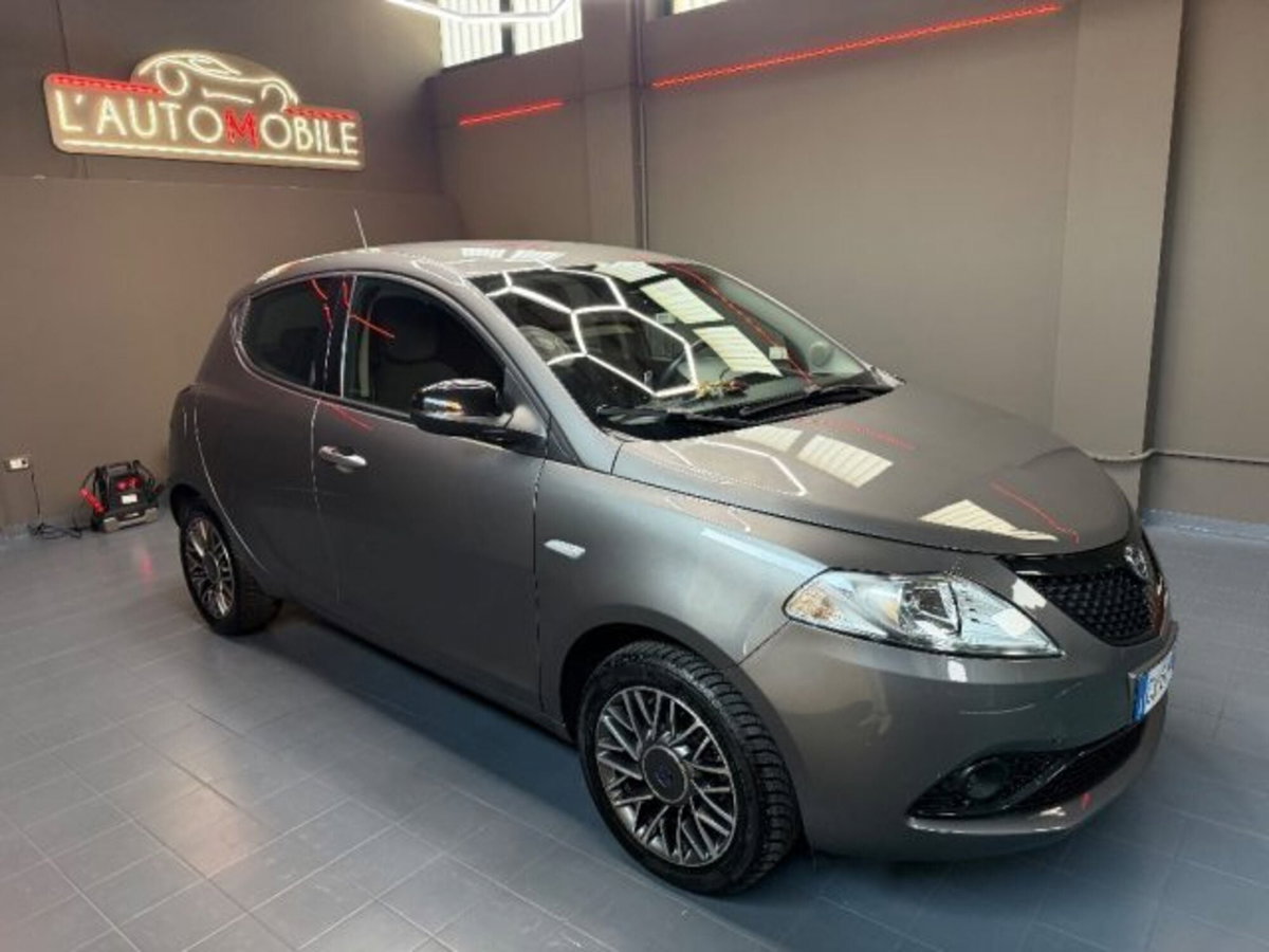 Lancia Ypsilon 1.0 FireFly 5 porte S&S Hybrid Gold Plus (7)