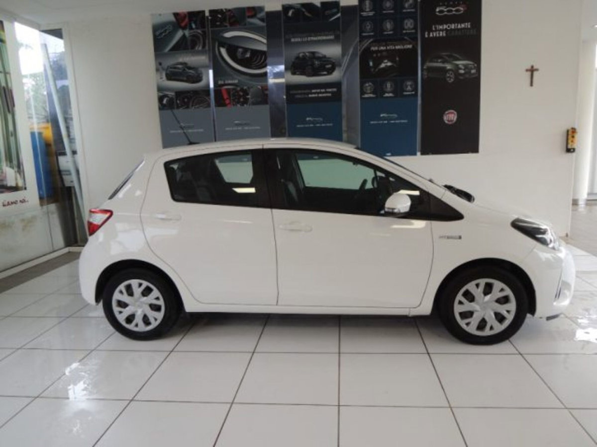 Toyota Yaris Cross 1.5 Hybrid 5p. E-CVT Active (3)