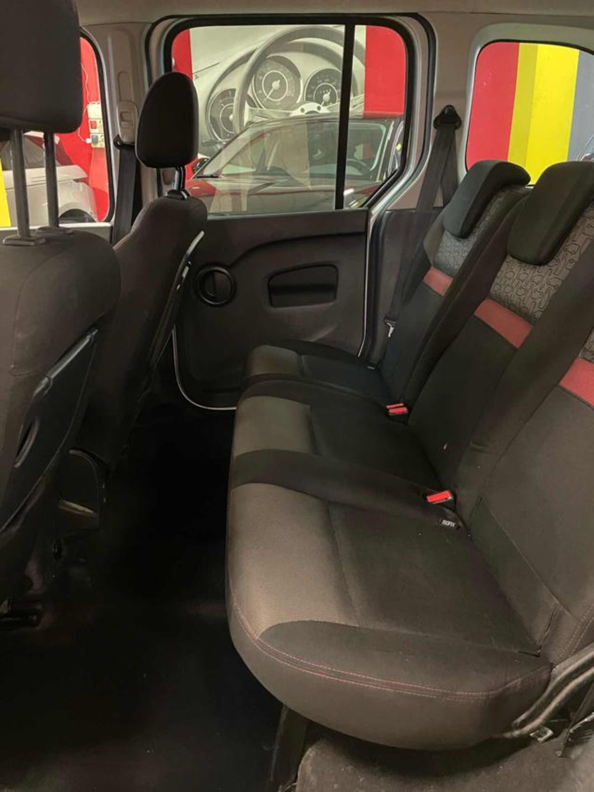 Renault Kangoo 1.5 blue dci Techno 115cv edc (11)