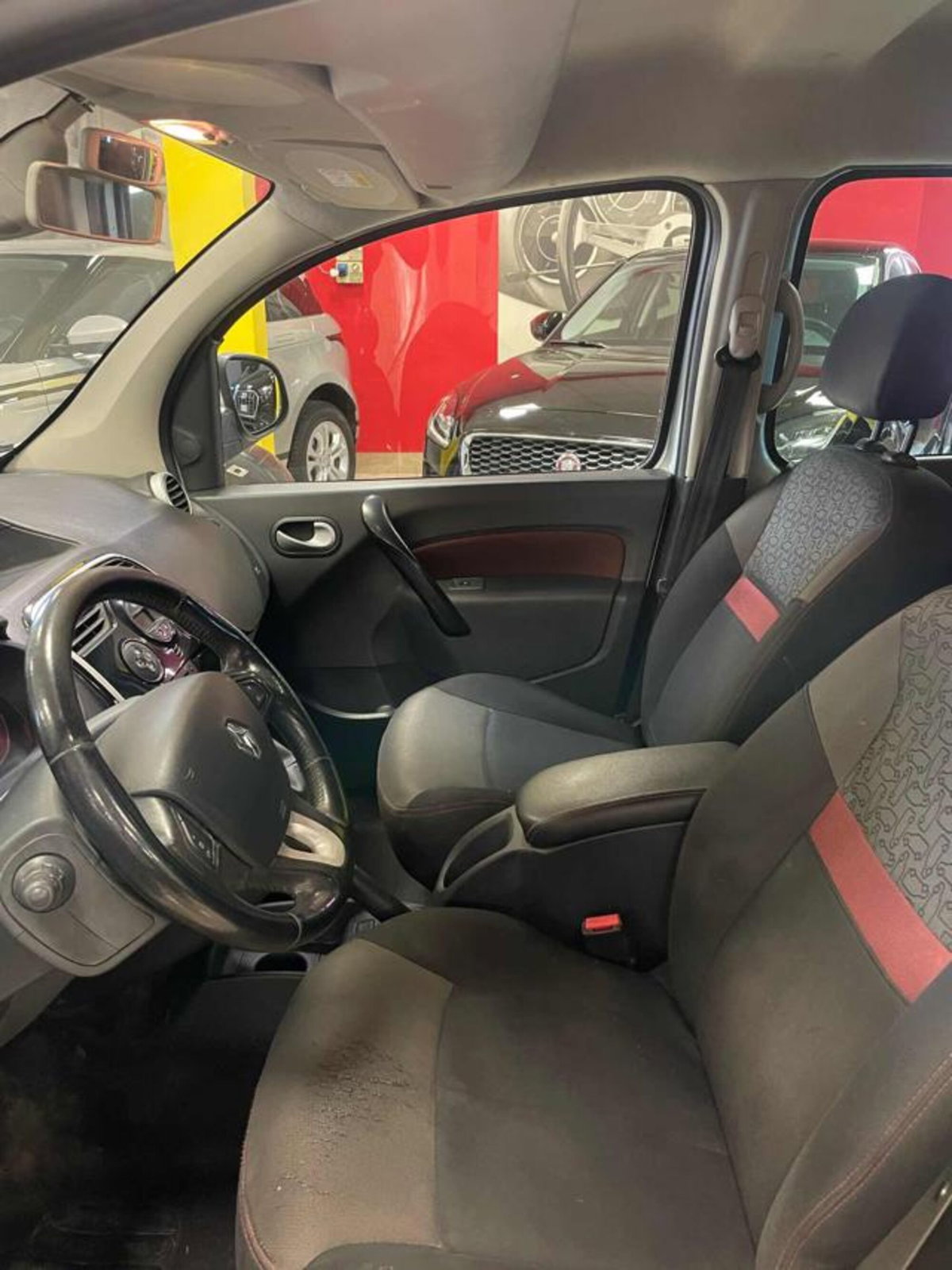Renault Kangoo 1.5 blue dci Techno 115cv edc (8)