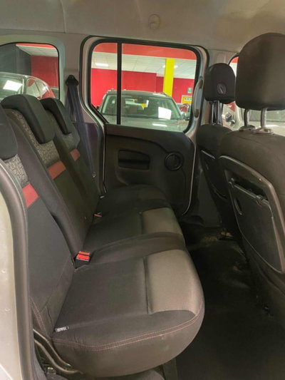Renault Kangoo 1.5 blue dci Techno 115cv edc (9)