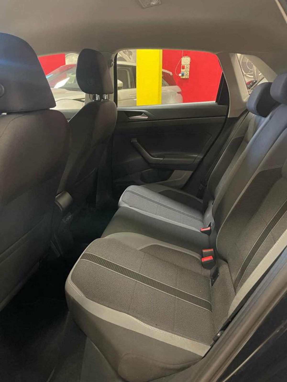 Volkswagen Polo 1.0 tsi R-Line 95cv (10)