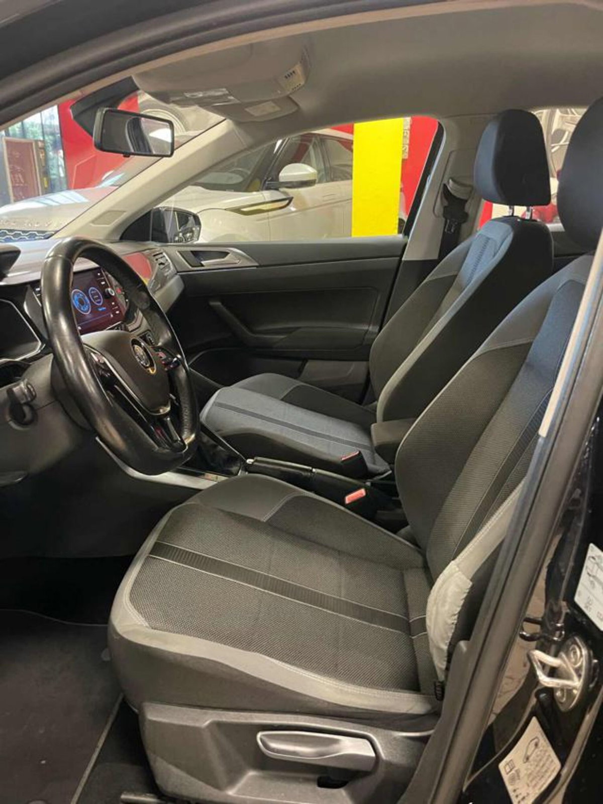 Volkswagen Polo 1.0 tsi R-Line 95cv (7)