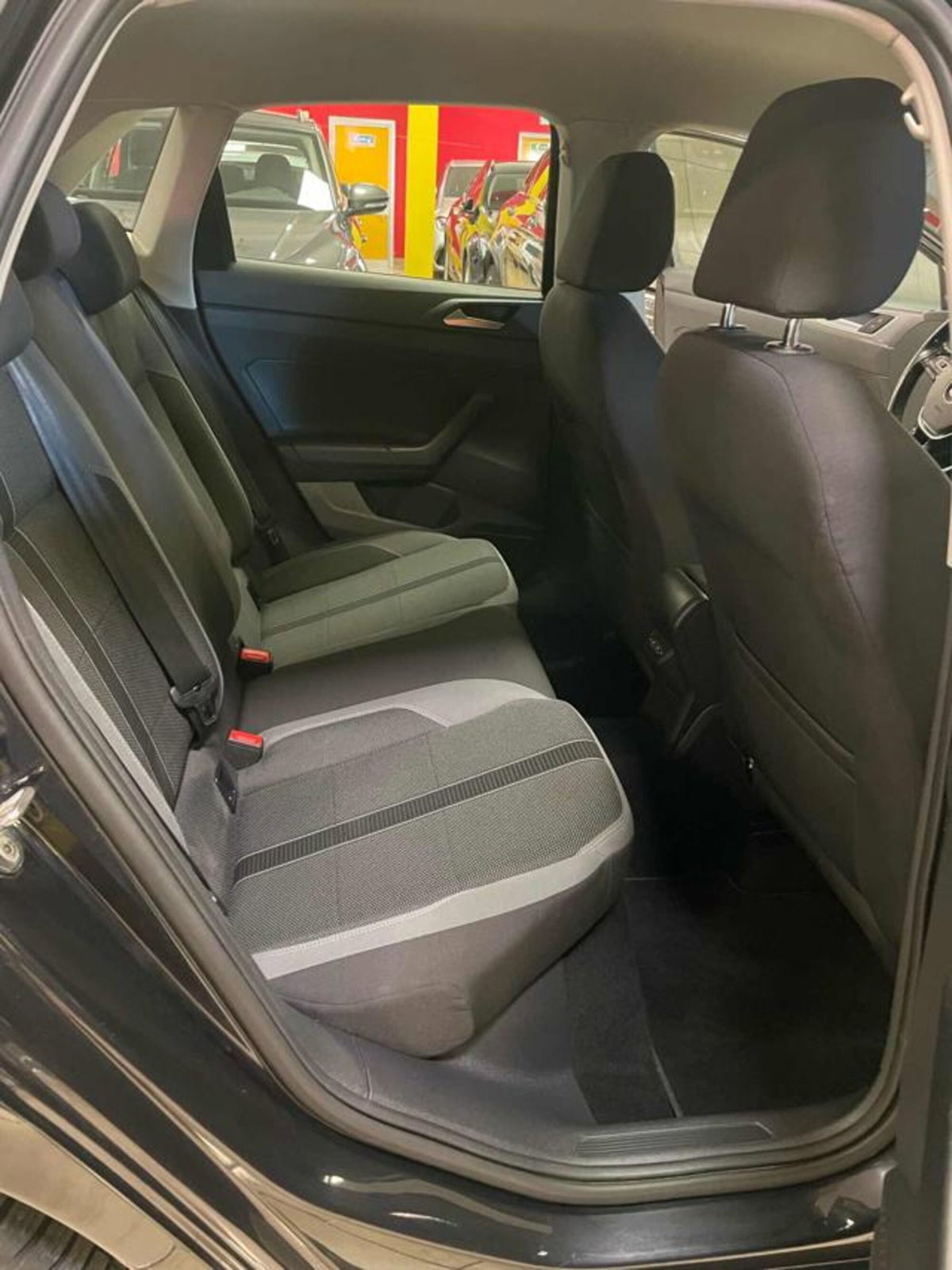 Volkswagen Polo 1.0 tsi R-Line 95cv (9)