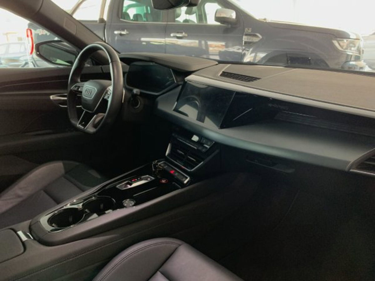 Audi e-Tron GT e-tron GT quattro (10)