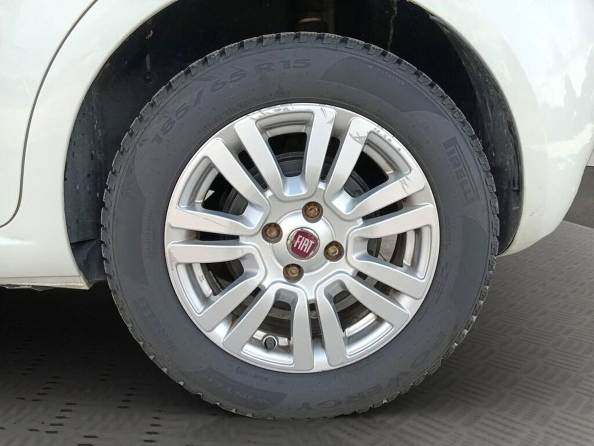 Fiat Punto 1.3 MJT II S&S 95 CV 5 porte Lounge (12)