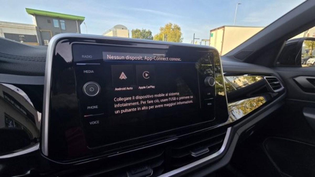 Volkswagen T-Roc 2.0 tdi R-Line 115cv (12)