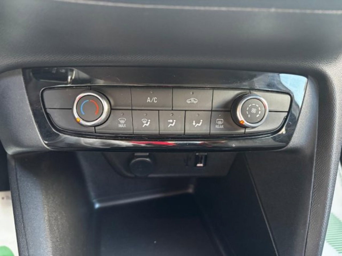 Opel Corsa 1.5 D 100 CV Edition (11)