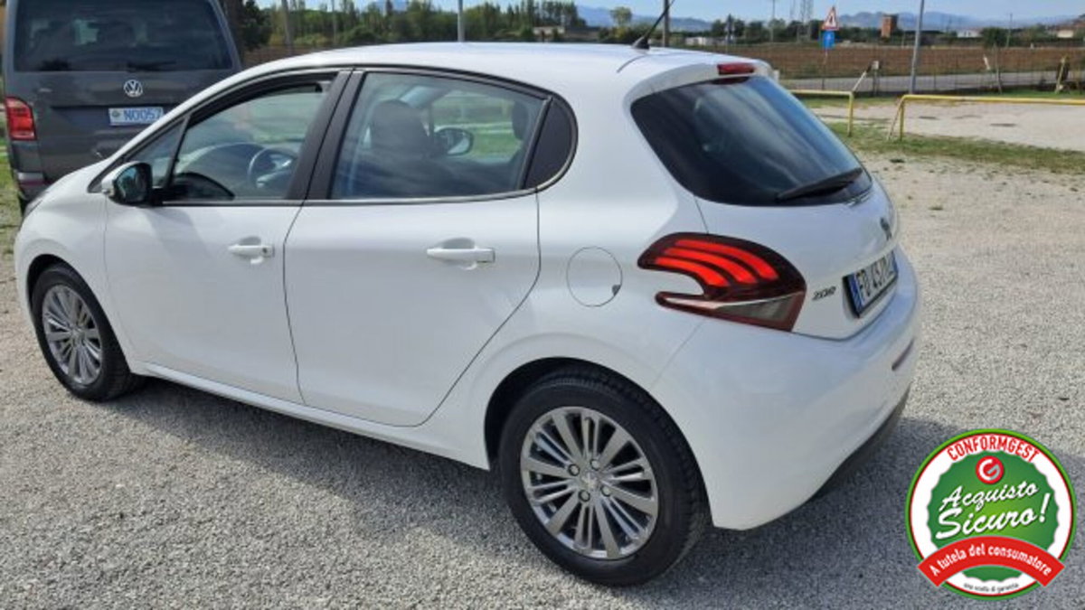 Peugeot 208 82 5 porte Active (2)